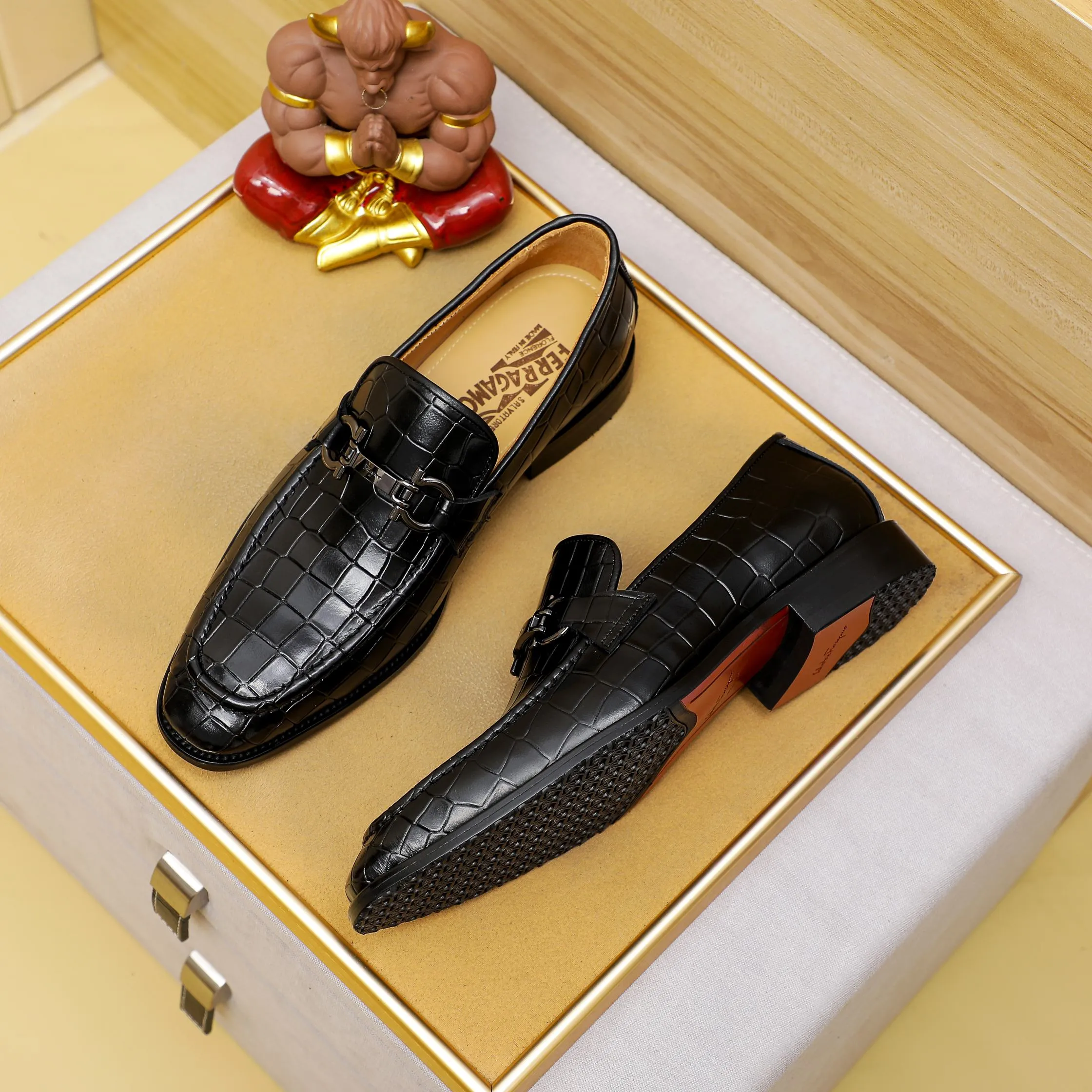 Men's shoes 💰460 🕷🕷🐂【Ferragamo】Ferragamo Popular fashion leather shoes🇨🇳Official website counter 1:1 production, original mold opening💯Good quality can be seen, imported high-end first-layer waxed calfskin, water-dyed🐂leather lining🌿very clear texture, high-quality waterproof, non-slip and wear-resistant outsole🎋high quality and low price, truly handmade🍓2 colors available! Code number 38-44……(45.46.Customized)